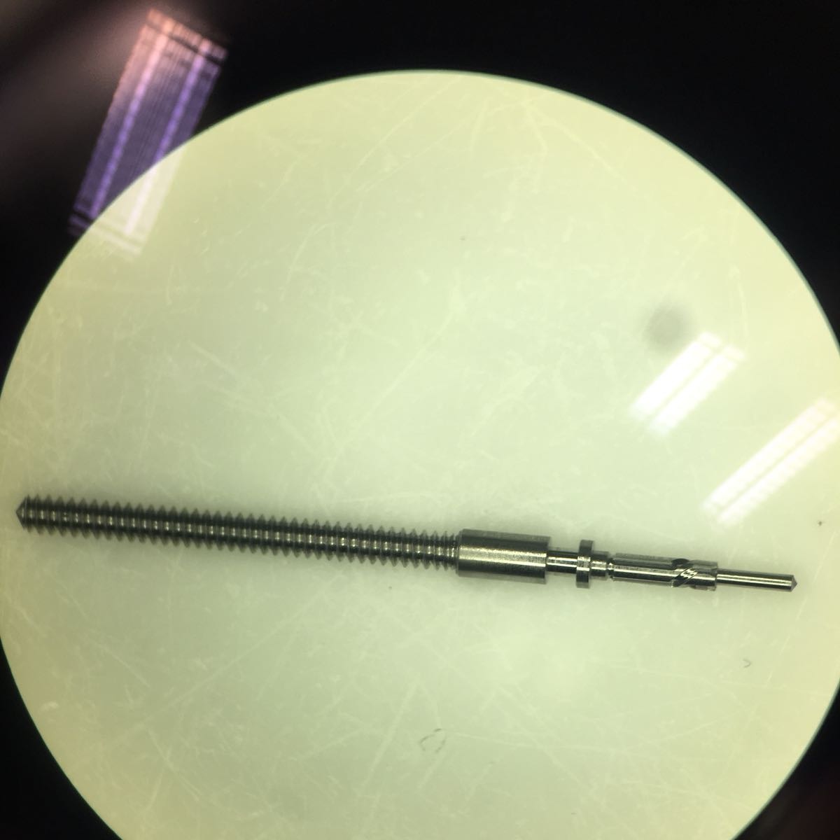 Vis filetée usinée avec extrémité de précision, décolletage AMD Fils