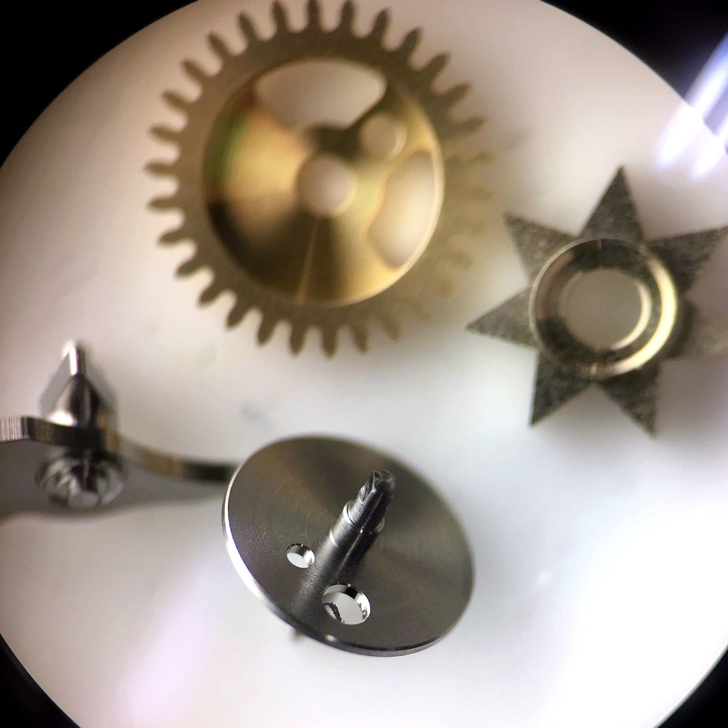 Pièce trempée pour applications industrielles