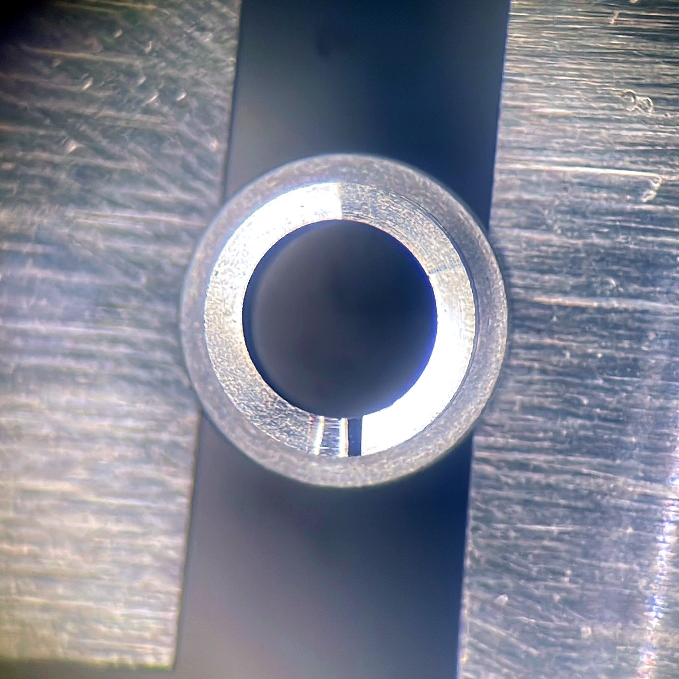 Composant de précision usiné, atelier AMD Fils Fleurier